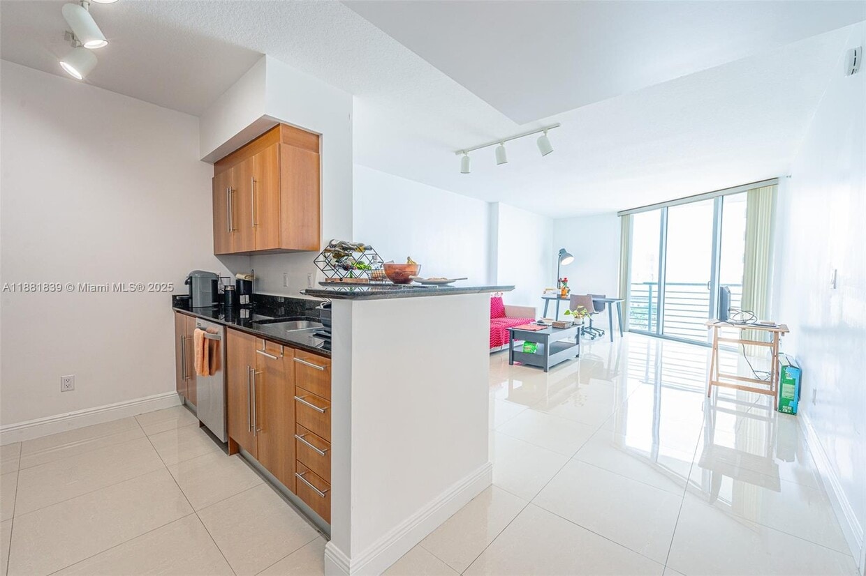 Primary Photo - 335 S Biscayne Blvd