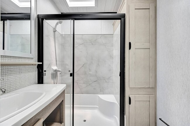 Foto del edificio - 1200 US Hwy 27 N