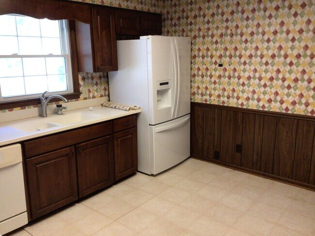 Building Photo - Spacious Ranch Home on 2.35 Acres – Private Setting with Endless Potential