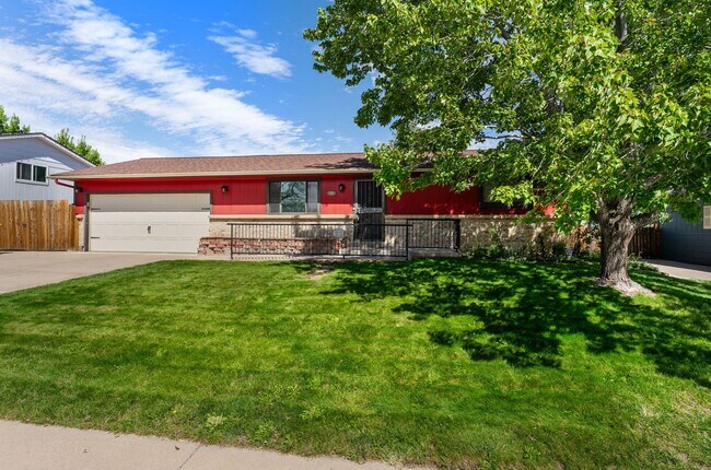 Building Photo - Ranch Style Home in Acres Green!
