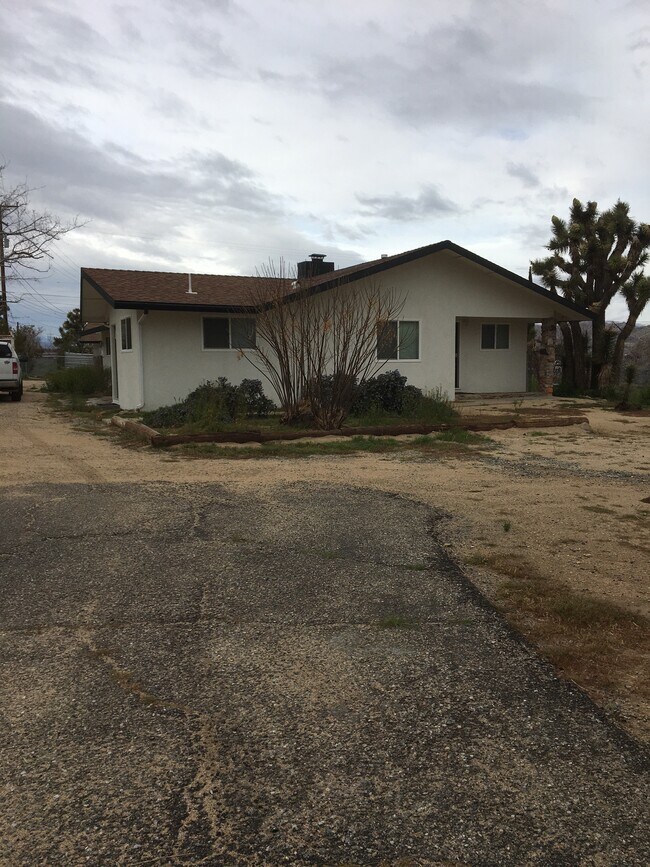 Building Photo - 7690 Barberry Ave