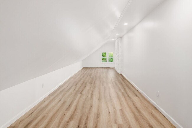 4th bedroom loft - 1466 Summit St