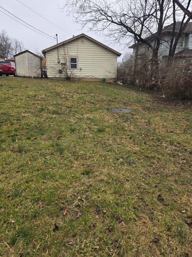 Building Photo - 1861 E 78th St