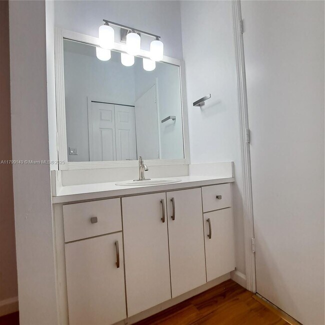 Foto del edificio - 642 SW 106th Ave