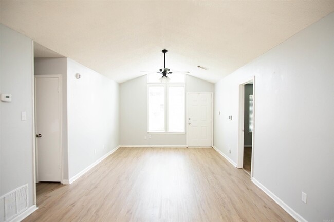 Foto del edificio - 8 Goodwin Cir