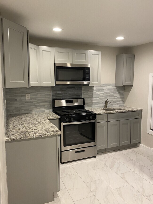 Foto del edificio - 23 POMPTON COBE-CALE LLC