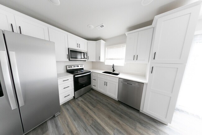 Building Photo - 374 SE 85th Rd