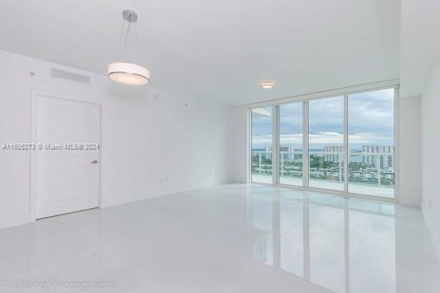 Foto del edificio - 400 Sunny Isles Blvd