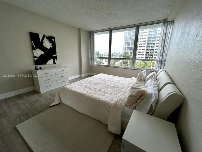 Foto del edificio - 1500 Bay Rd