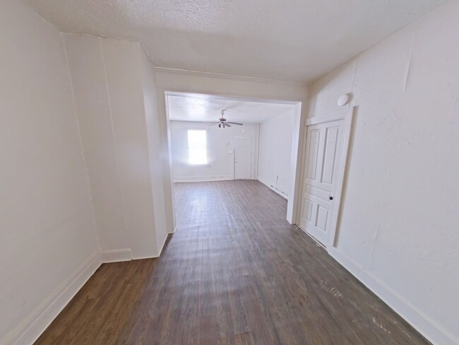 Building Photo - 3 Bedroom Apartment in York!