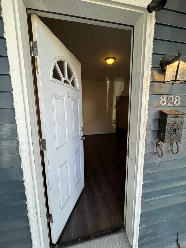 Foto del edificio - 826-828 Wallbridge West End Street (LO)