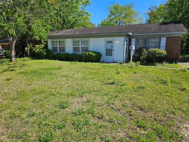 Building Photo - 1352 Devonshire Dr