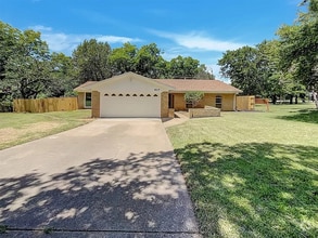 Building Photo - 919 Bower Dr