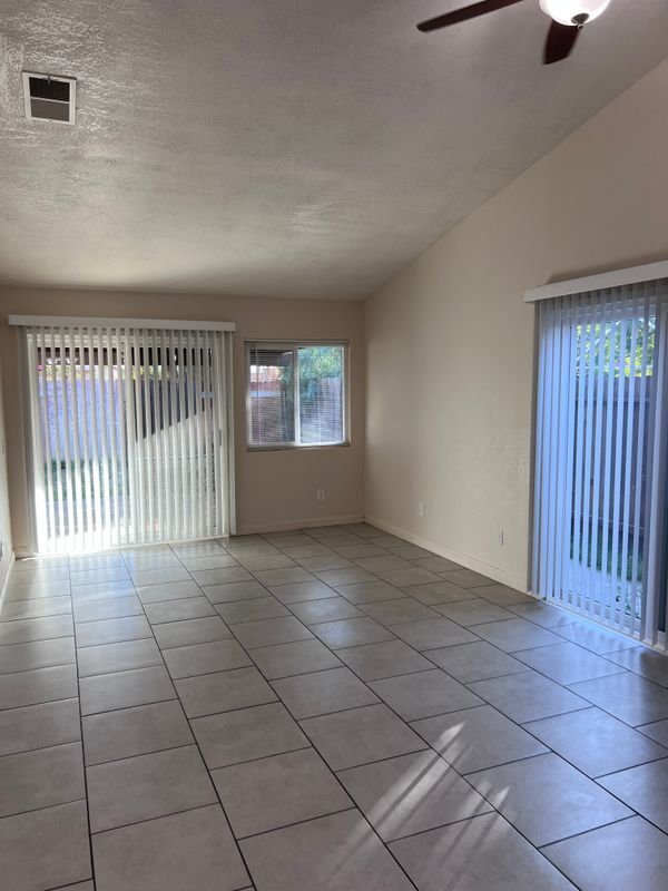 Foto del edificio - 13201 Lakota Dr