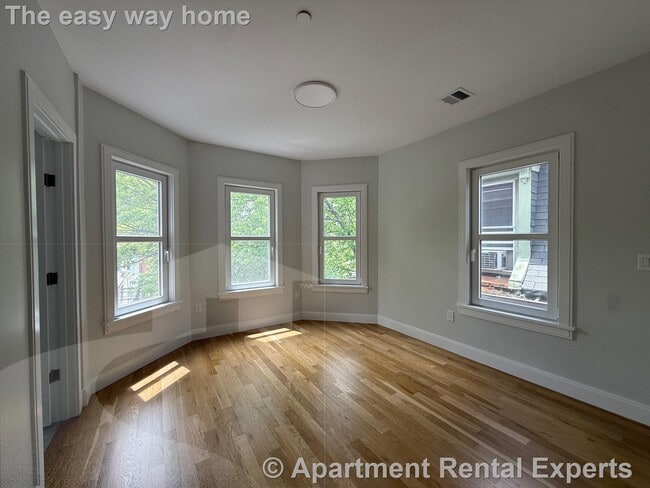 Building Photo - 35 Gore St