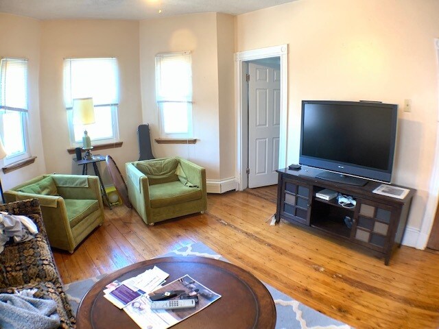 Foto del edificio - 830 Parker St