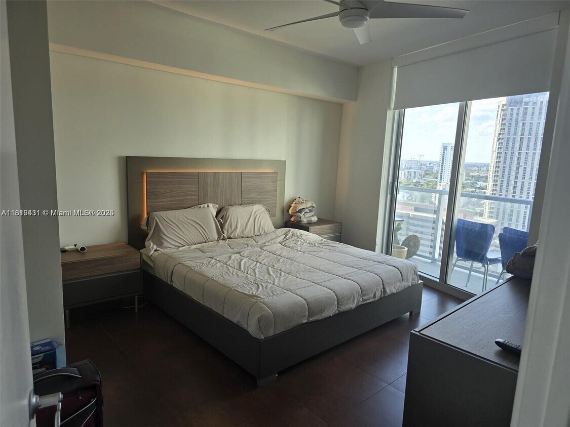 Foto del edificio - 185 SW 7th St