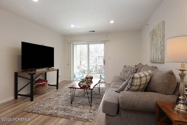 Foto del edificio - 1015 Wedgewood Cir