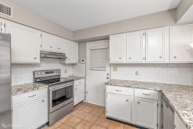 Building Photo - 10112 Carlsbad Dr