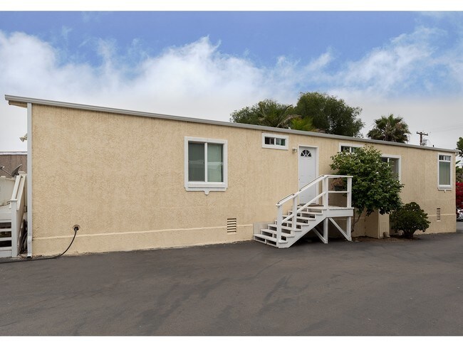 Foto del edificio - 243 E Glaucus St