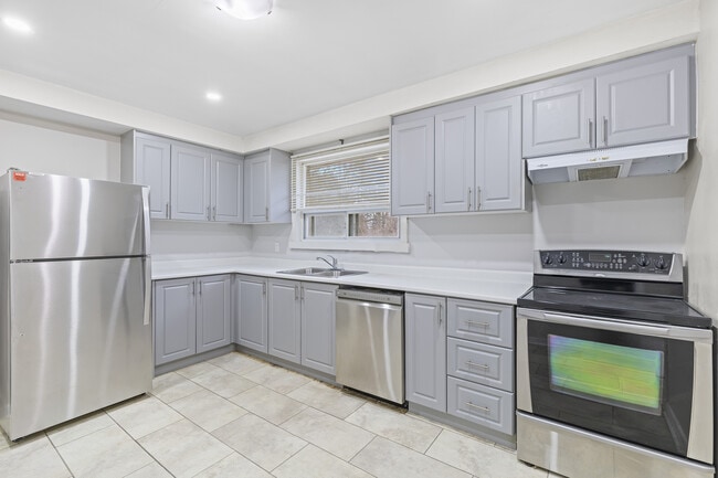 Building Photo - 957 Beechwood Ave