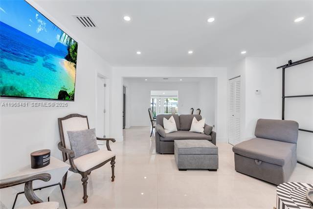 Foto del edificio - 231 NE 45th St