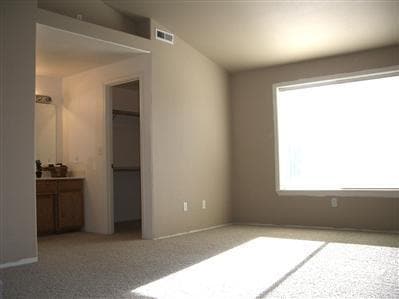Building Photo - 1671 Hollyhock Dr