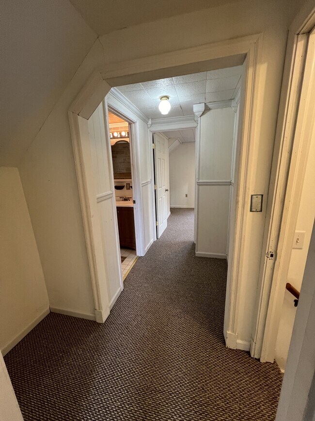 Building Photo - 215 Richmond Ave