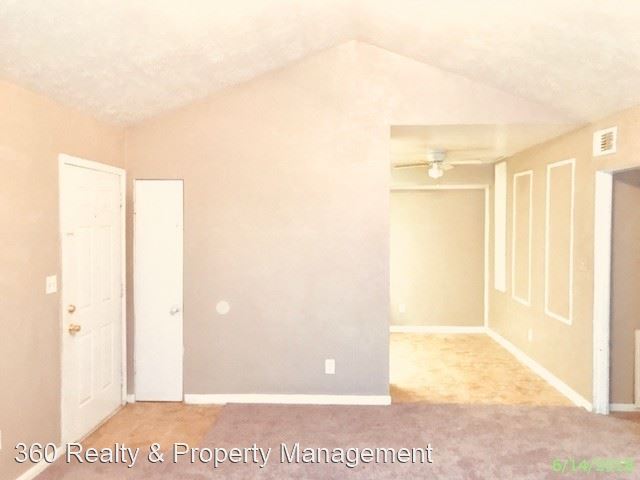 Building Photo - 9404 Grannis St