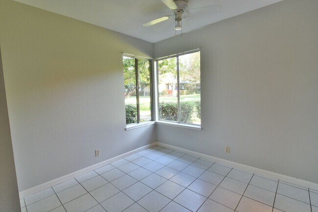Foto del edificio - Remodeled and Clean 3 Bedroom 1.5 Bath Townhouse in South San Jose