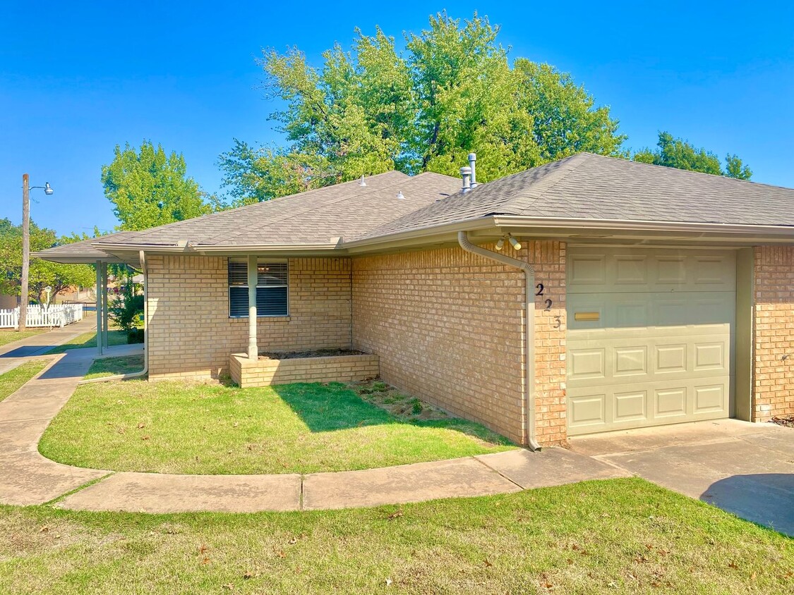 Foto principal - Cute 2 Bed Duplex in Downtown Edmond