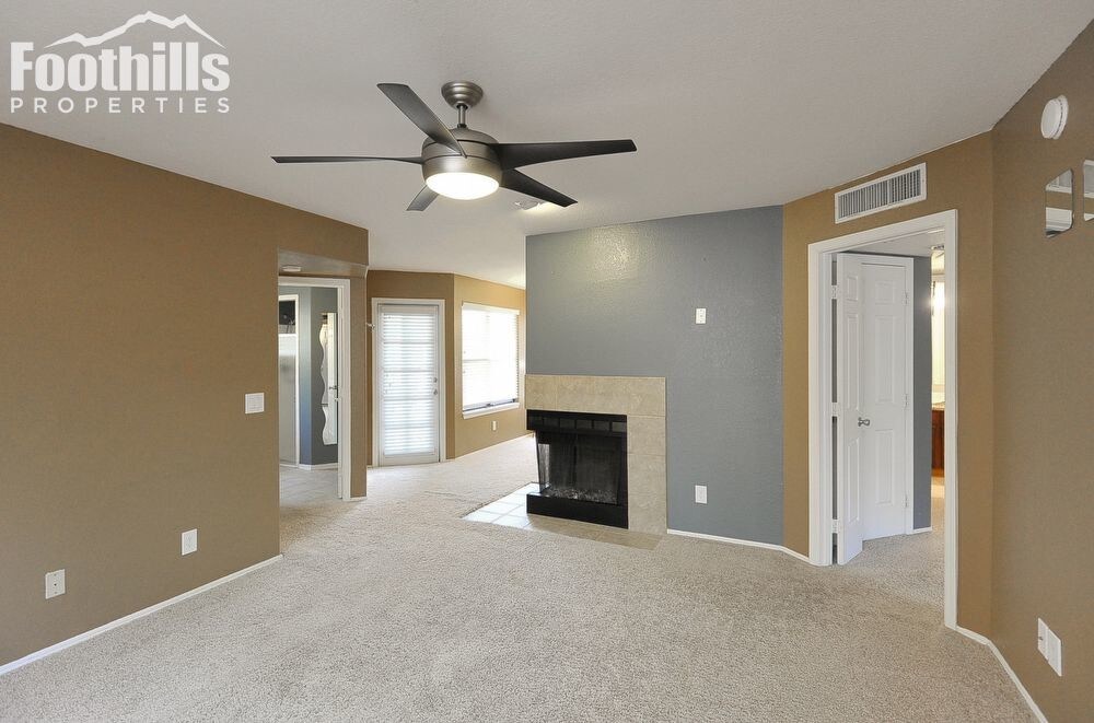 Primary Photo - 6655 N Canyon Crest Dr