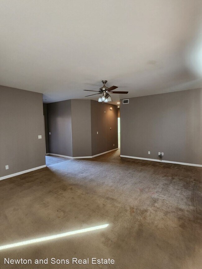 Foto del edificio - 3 br, 2 bath House - 1048 Veronica Ave