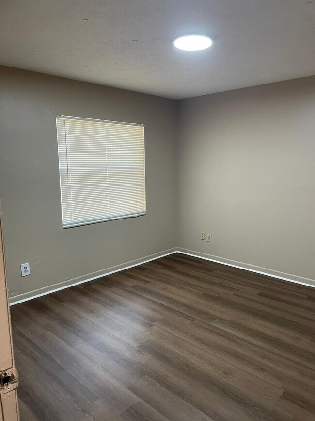 Foto del edificio - 8711 N Brooks St
