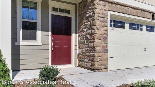 Building Photo - 3 br, 2.5 bath House - 213 Begen Street