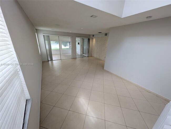 Foto del edificio - 15320 NW 6th Ct