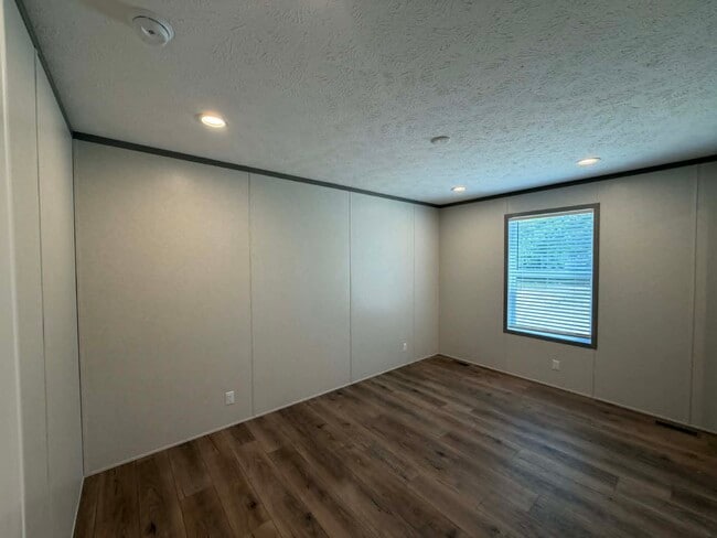 Building Photo - 25418 Nuway Ave