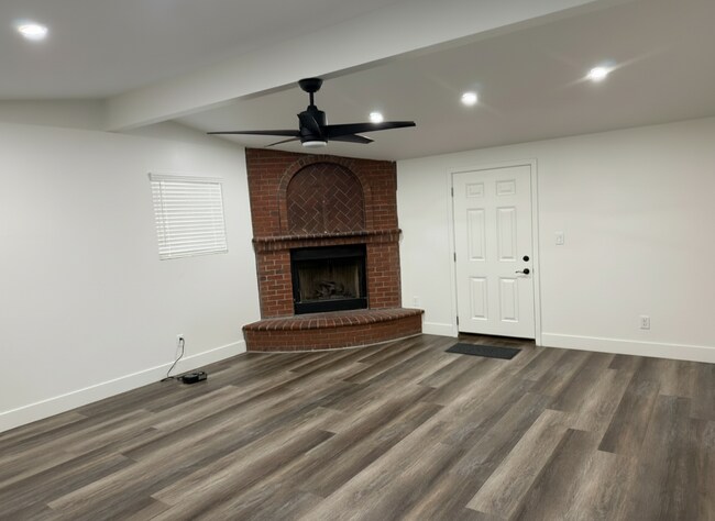 Foto del edificio - 19933 Corby Ave