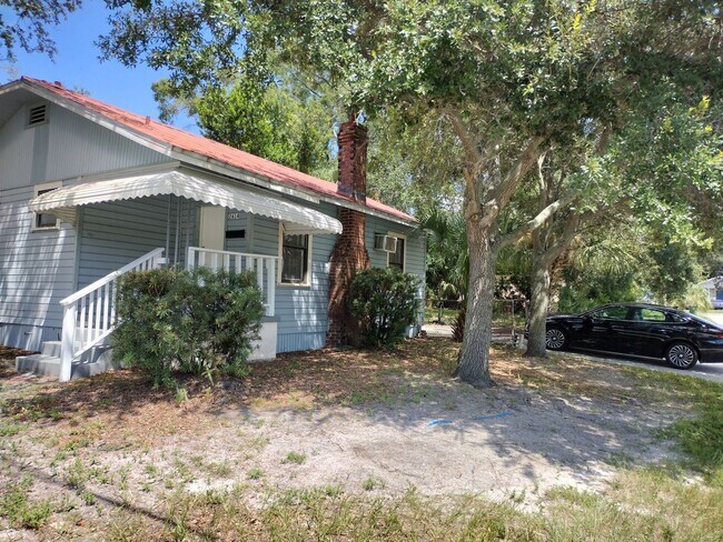 Building Photo - 3 br, 2 bath House - 2614 E 20TH AVE