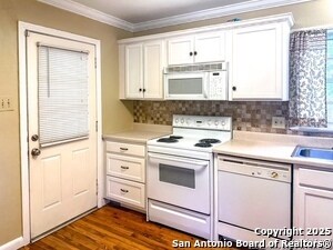 Foto del edificio - 443 Irvington Dr