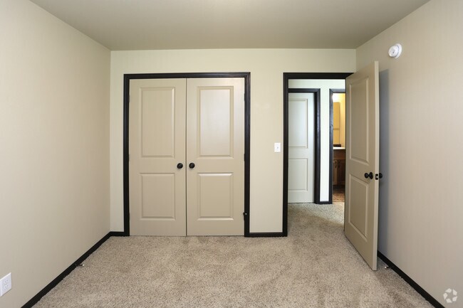3HAB, 3BA - 2,000 ft² - Evelyn Acres & Town Square Townhomes