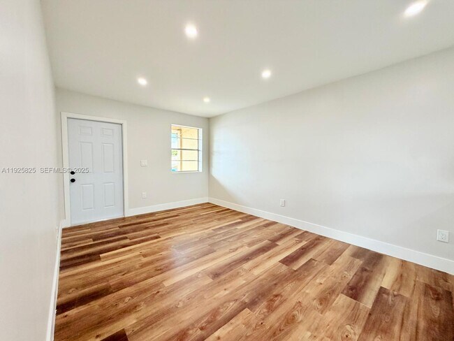 Foto del edificio - 4801 NW 33rd Ave