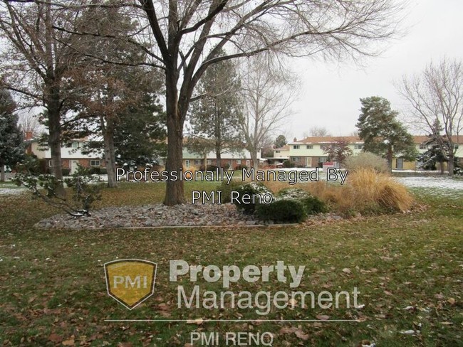 Building Photo - 484 Smithridge Park