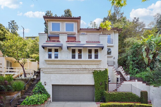 Foto del edificio - 3914 Benedict Canyon Dr
