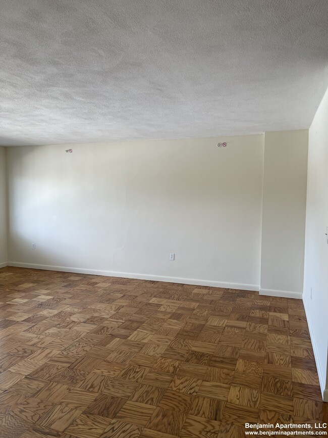 Building Photo - 71 Monmouth St