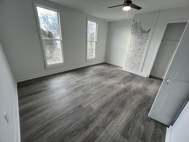 Building Photo - 426 Park Ave