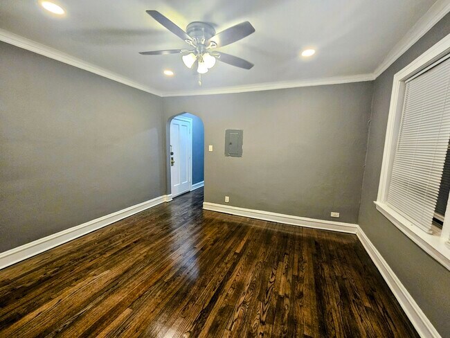 Foto del edificio - 6545 N Francisco Ave