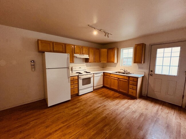 Building Photo - 2751 S Donovan Dr