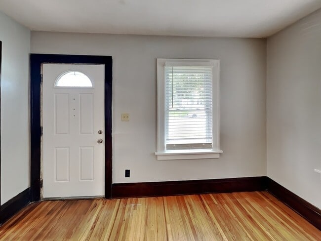 Foto del edificio - 2504 E 42nd St