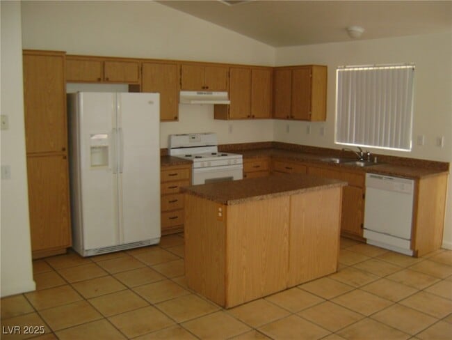 Building Photo - 830 Padre Field Ct